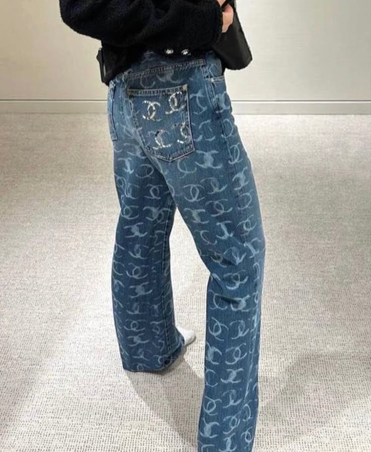 Jeans all over logo