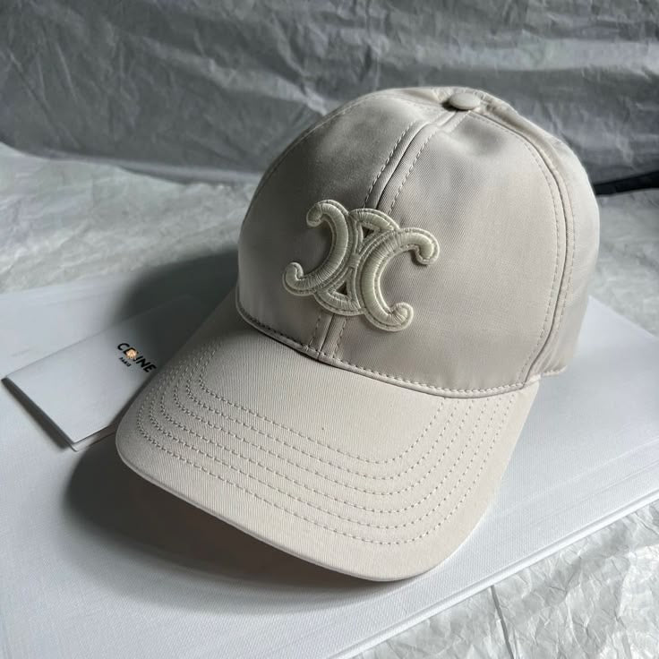 CAP WHITE ON WHITE
