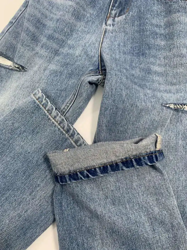 CUT OUT JEANS
